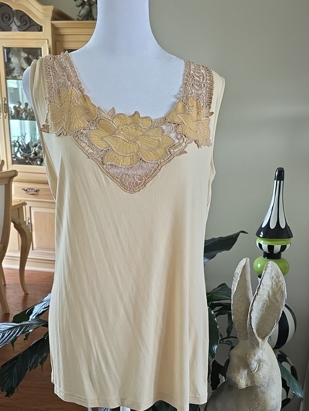 Lace-Trim Cream Floral Appliqué Camisole